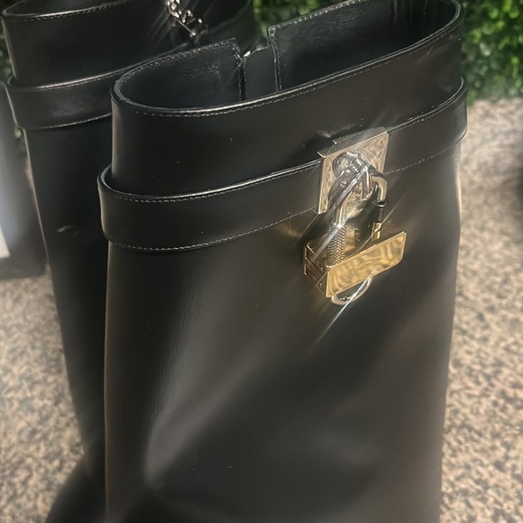 LADIES GIVENCHY SHARK ANKLE BOOTS - Picture 7 of 7